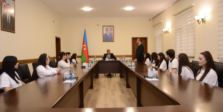 Kürdəmir Rayon İcra Hakimiyyətinin başçısı Elşən Həsənli 2026-cı ilin iyul-avqust aylarında Kürdəmir Rayon İcra Hakimiyyətində könüllülük müddətini başa vurmuş könüllülərlə görüşüb.