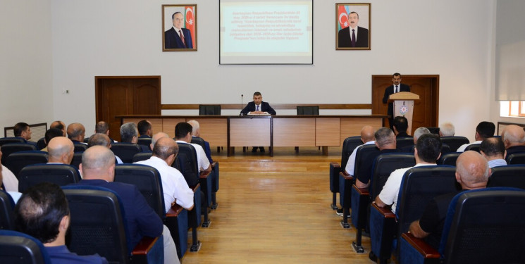 Kürdəmir Rayon İcra Hakimiyyətinin başçısı Elşən Həsənli rayonun fermer və sahibkarları ilə görüş keçirib.