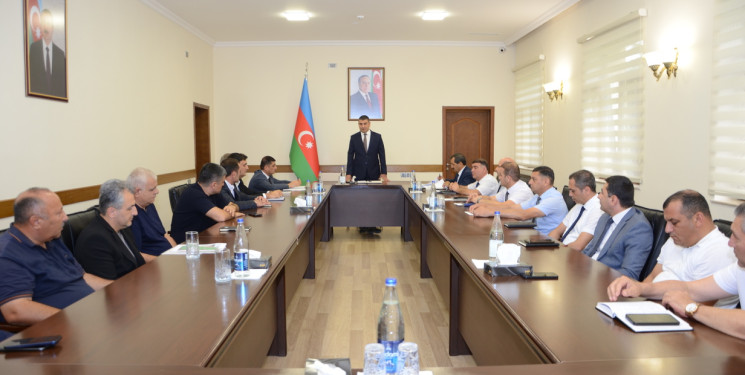 Kürdəmir Rayon İcra Hakimiyyətinin başçısı növbəti dəfə aqroparkların və iri təsərrüfatların rəhbərləri ilə görüş keçirib.